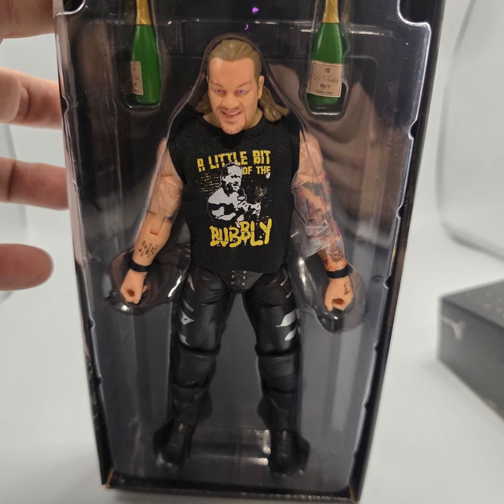 AEW Chris Jericho A Little Bit of the Bubbly Ringside Exclusive Action Figure - Picture 4 of 7